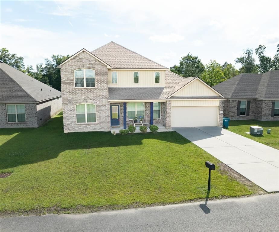 Property Photo: 723 W Berryvine Lane W LA 70611