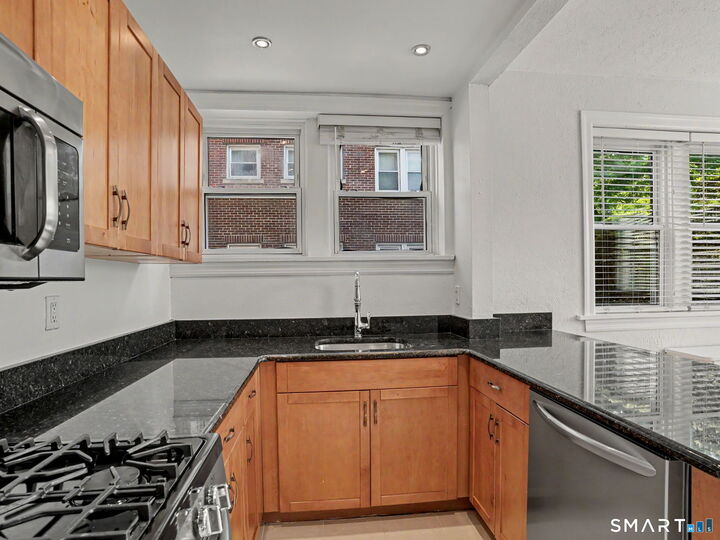 Property Photo:  77 Glenbrook Road 101  CT 06902 
