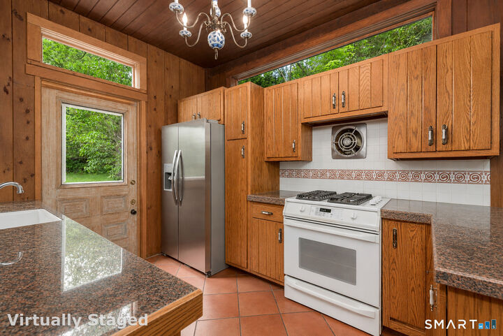 Property Photo:  32 West Avenue  CT 06426 