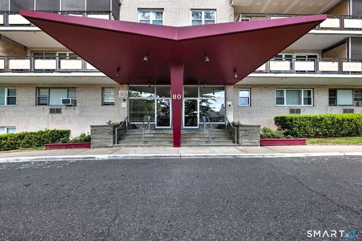 Property Photo:  80 Cartright Street 5D  CT 06604 