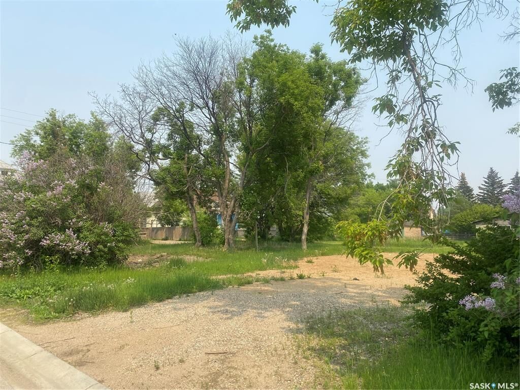 Property Photo:  790 16th Street W  SK S6V 3L5 