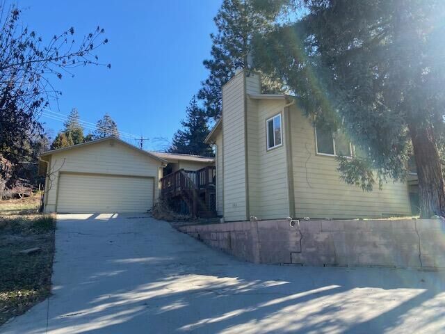 Property Photo: 206 Cedar Drive CA 93265
