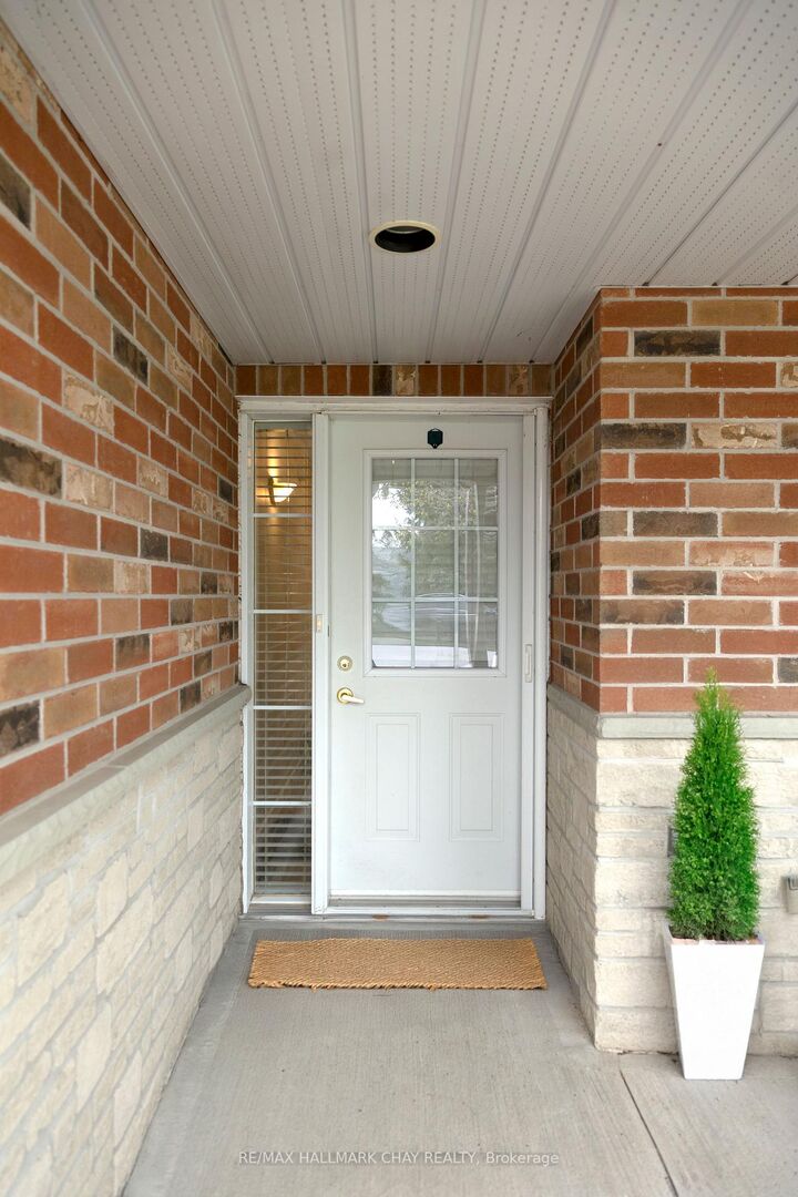 Property Photo: 275 Huron Street 11 ON L0M 1S0