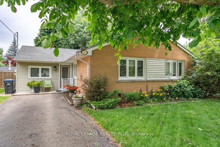 Property Photo: 27 Sora Drive ON L5M 1B3