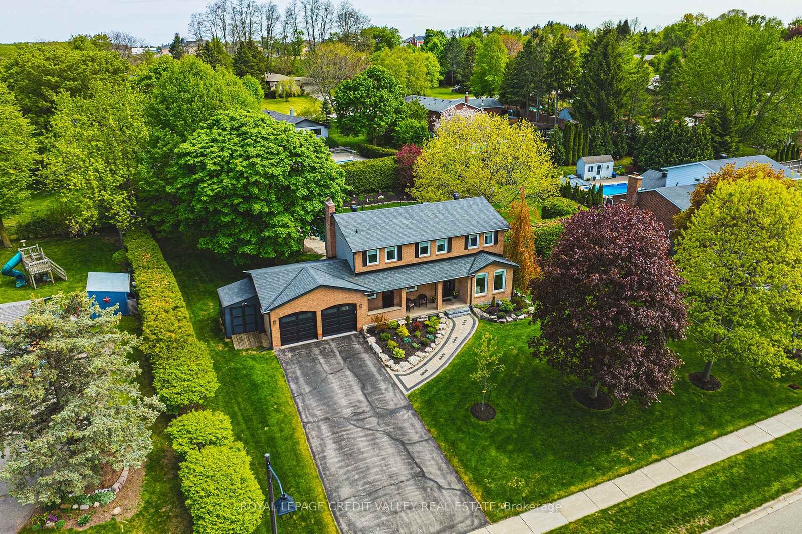 Property Photo:  5 Valleygreen Crescent S  ON L7C 1J3 