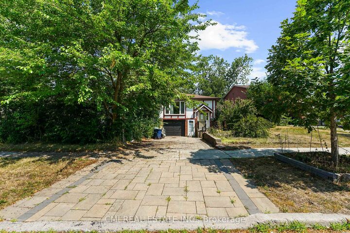 Property Photo: 50 Apache Trail ON M2H 2H7