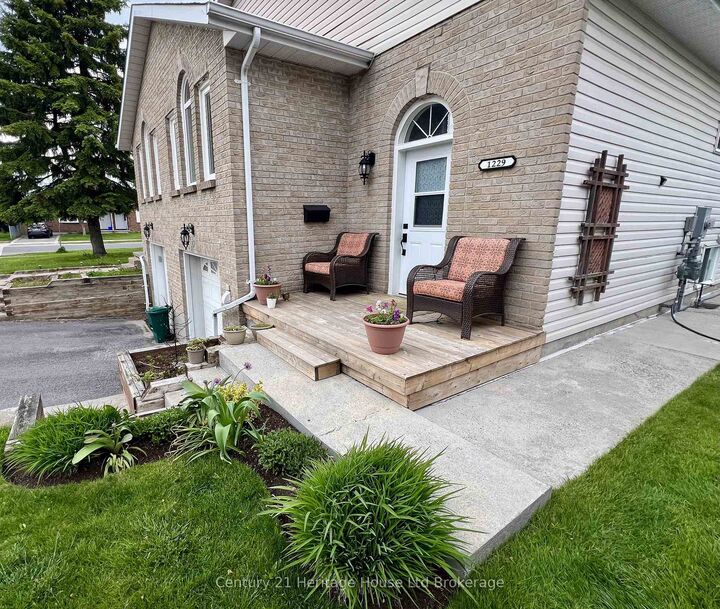 Property Photo:  1229 Brackenwood Crescent  ON K7P 2W4 