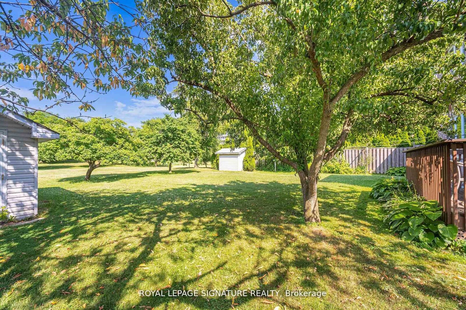 Property Photo: 4097 Hickory Drive ON L4W 1L1
