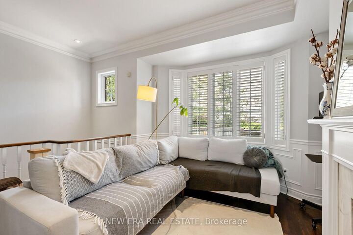 Property Photo: 35 Spruce Street B ON M5A 2H8