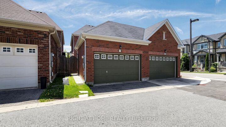 Property Photo: 208 Cornell Park Avenue ON L6B 0R1
