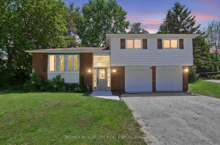 Property Photo: 17 Larkdale Crescent ON L0M 1B0