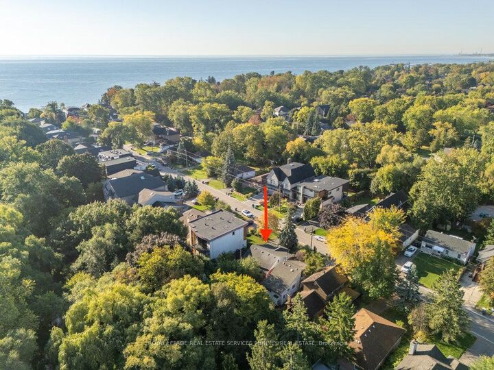 Property Photo: 945 Beechwood Avenue ON L5G 4E3