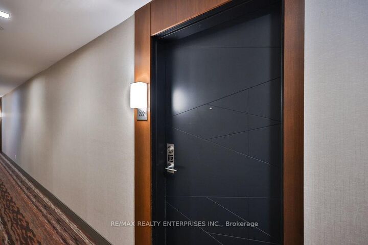 Property Photo: 1575 Lakeshore Road W 222 ON L5J 0B1