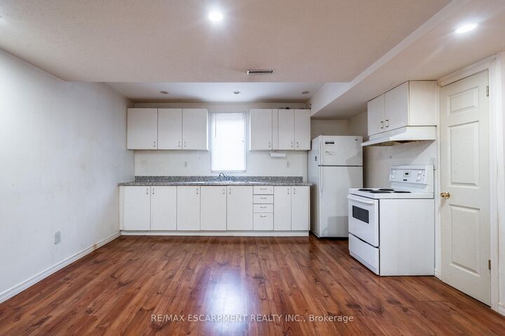 Property Photo: 154-156 Freelton Road ON L8B 0Z5