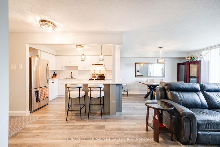 Property Photo: 9 Bonheur Court 401 ON N3P 1Z5