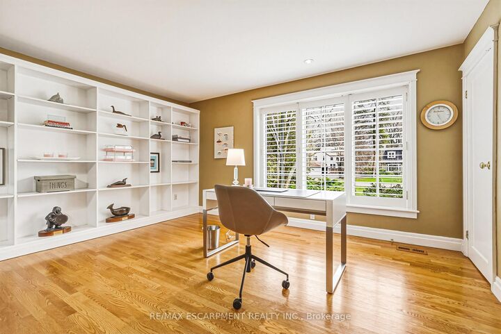 Property Photo:  7 Colonial Crescent  ON L6J 4K8 