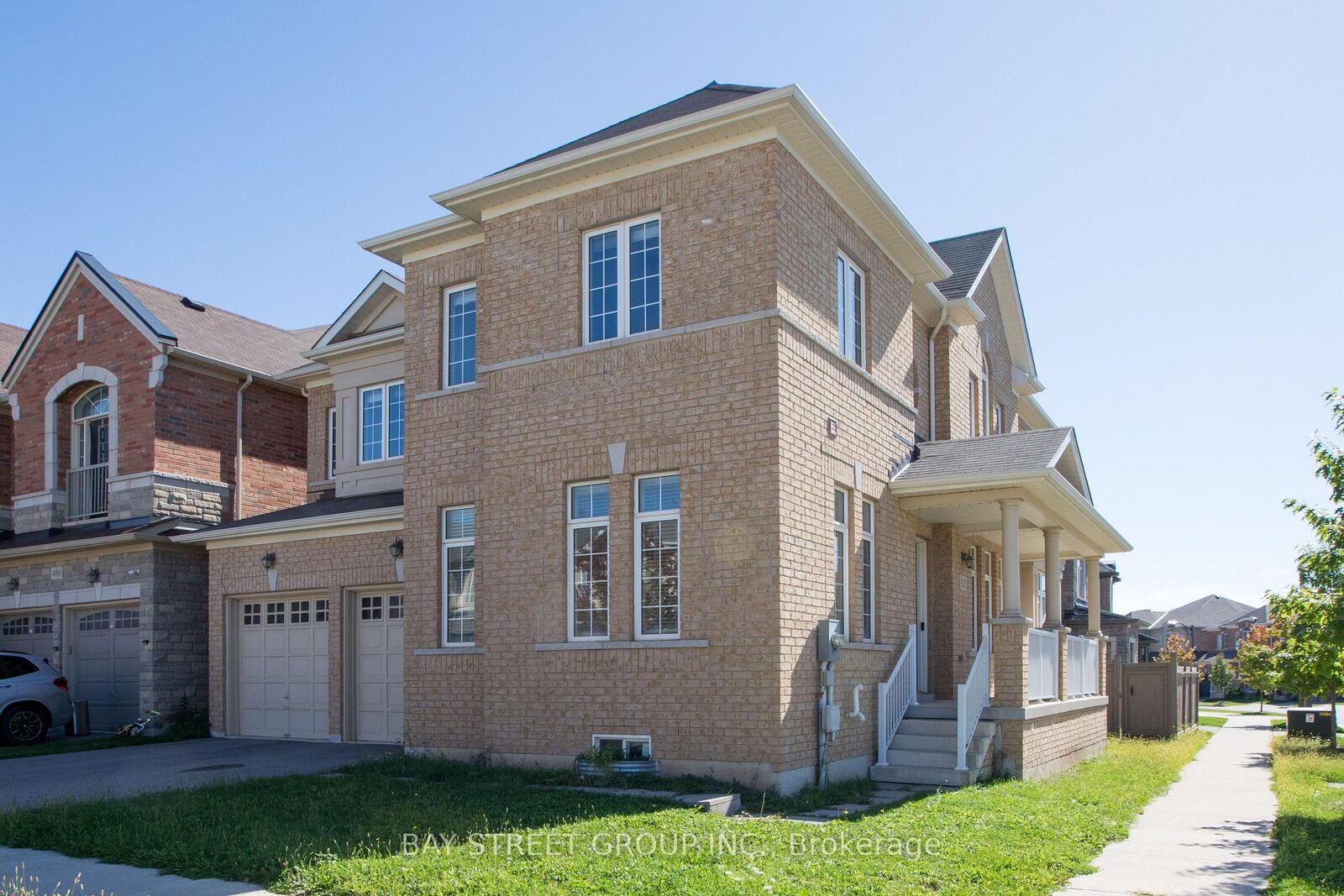 Property Photo: 3127 Streamwood Pass ON L6H 0T2