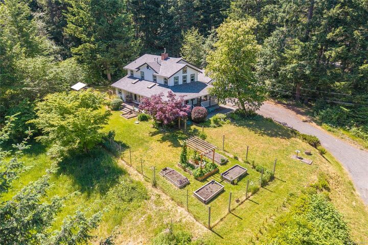 Property Photo:  2956 Ridgeway Rd  BC V9R 5K3 