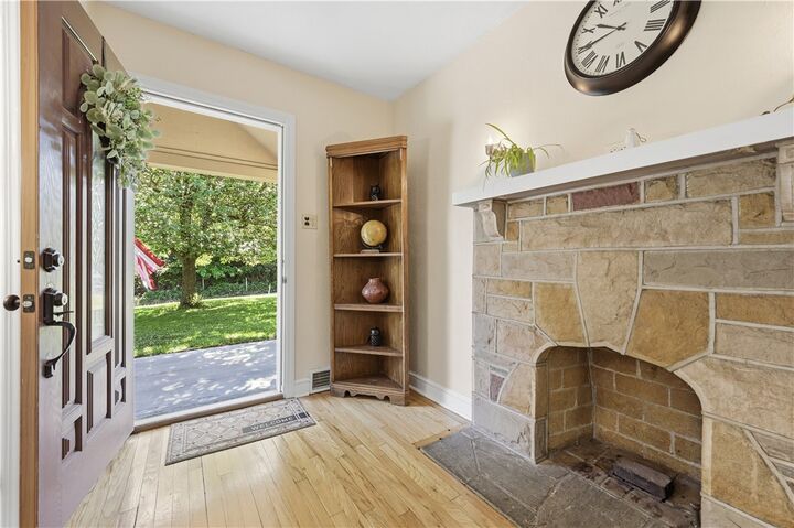 Property Photo:  507 Thompson Run Rd  PA 15237 