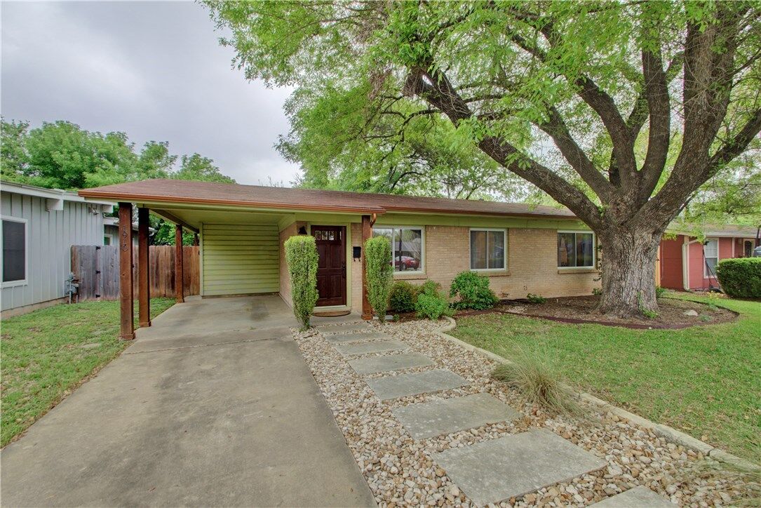 Property Photo: 1910 W Saint Johns Avenue TX 78757