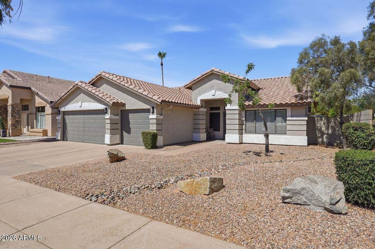Property Photo: 17240 N 42nd Place AZ 85032
