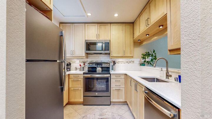 Property Photo:  2403 Woodlake Drive  CA 95405 