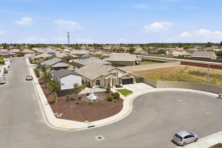 Property Photo:  6008 Luckman Drive  CA 93311 