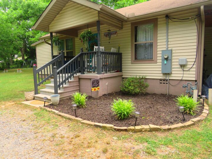 Property Photo:  403 W Walnut Street  AR 72015 
