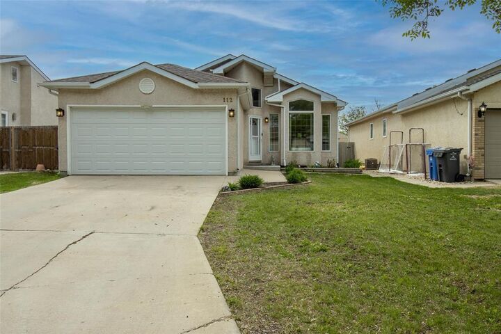 Property Photo:  112 Leon Bell Drive  MB R3T 5W9 