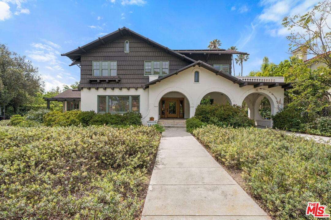 Property Photo:  801 N Rodeo Dr  CA 90210 