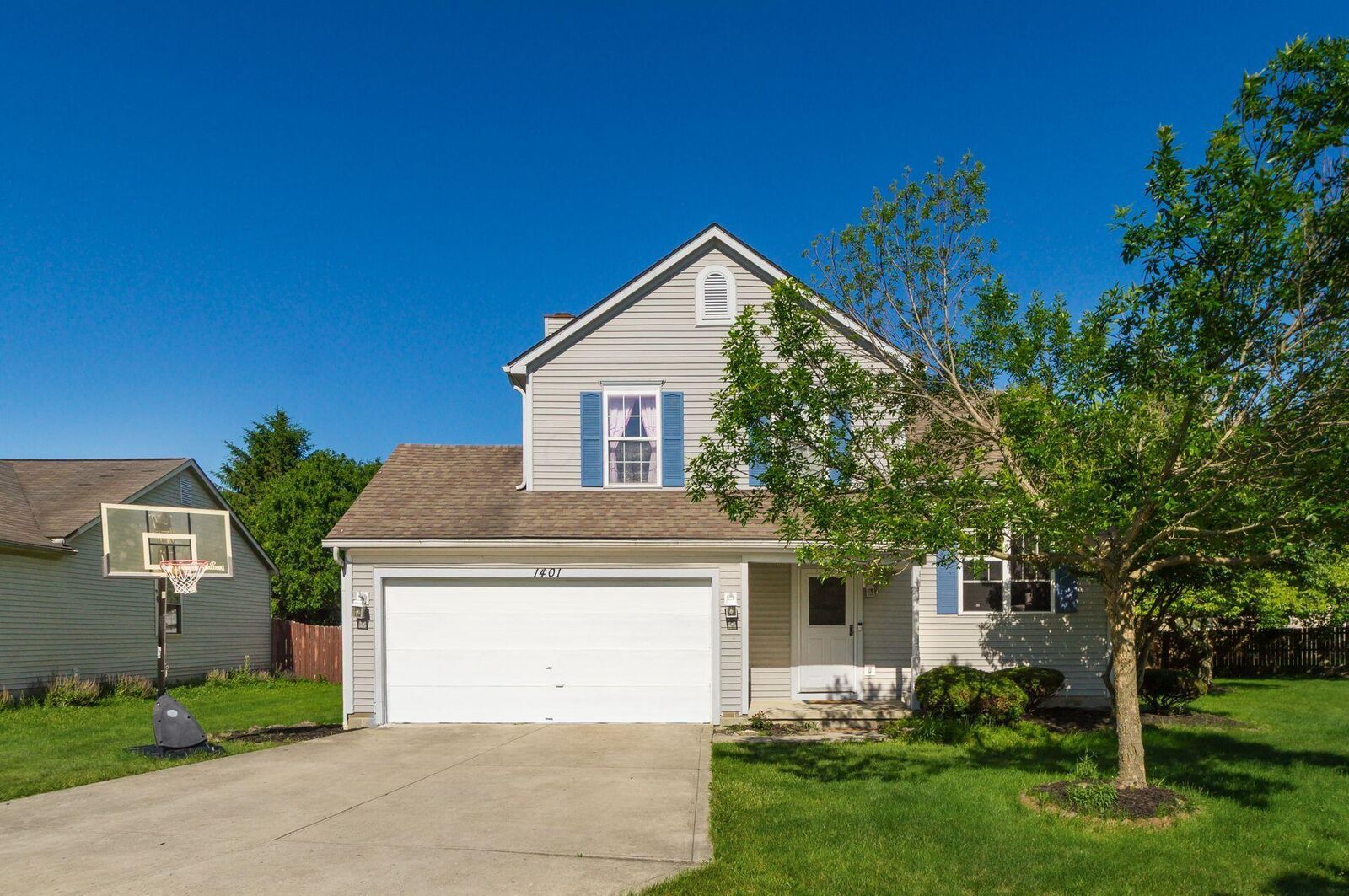 Property Photo:  1401 Village Drive  OH 43040 