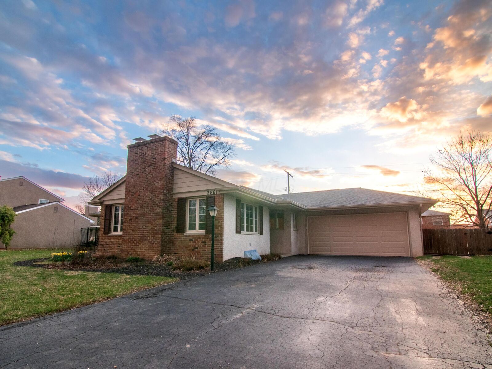Property Photo:  2861 Wellesley Drive  OH 43221 
