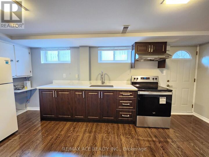 Property Photo:  6 W Deane Park Drive Bsmt  ON M9B 2R4 