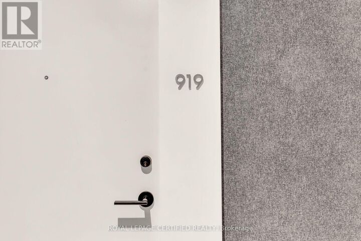 Property Photo:  2020 Bathurst Street 919  ON M5P 0A6 