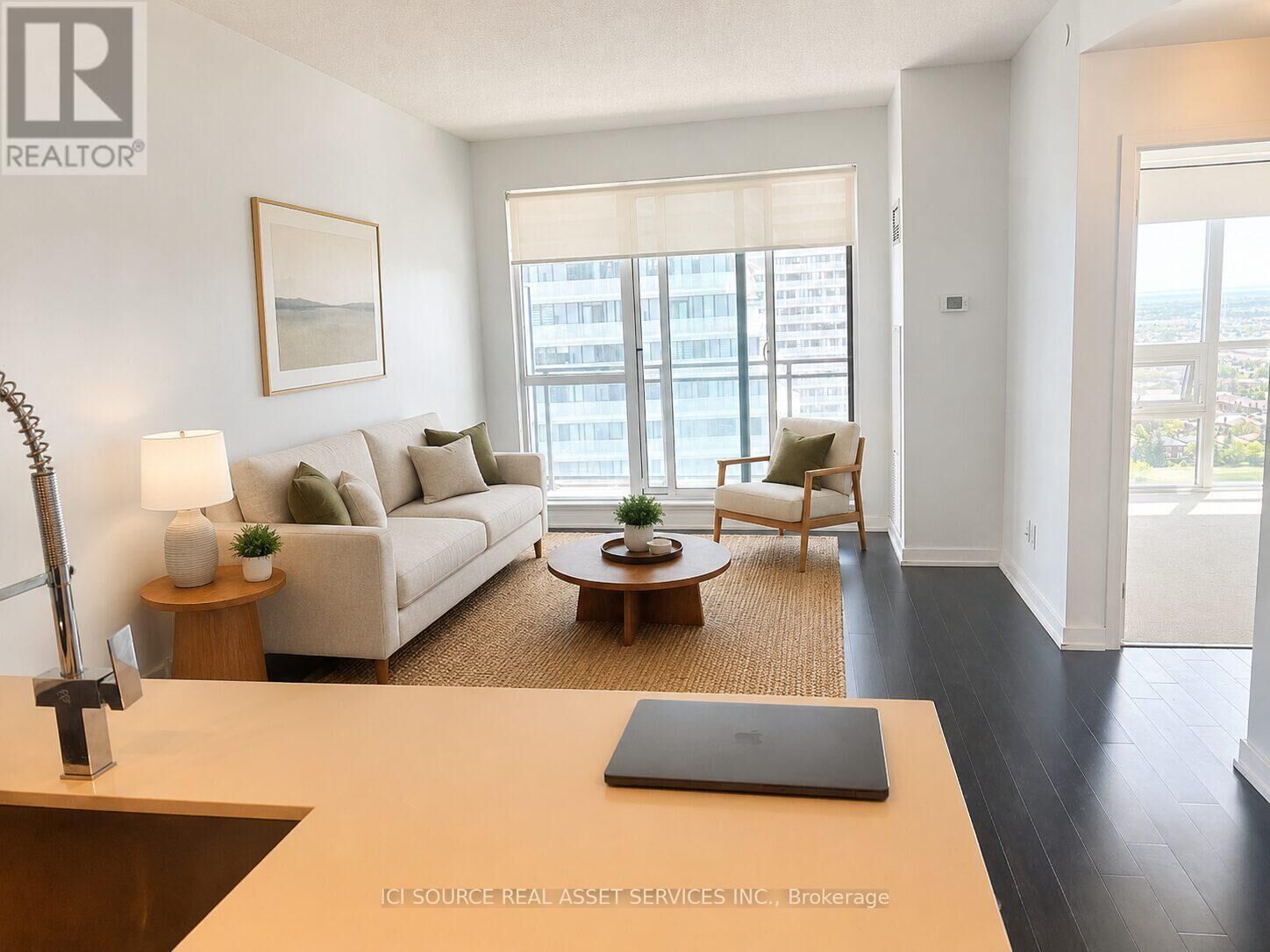 Property Photo: 4011 Brickstone Mews 1909 ON L5B 0G3