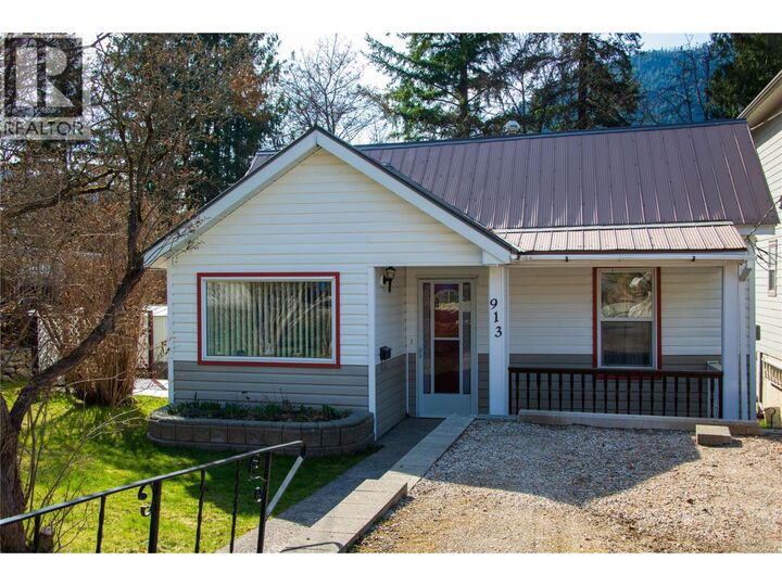 Property Photo: 913 Sixth Street BC V1L 2Z4