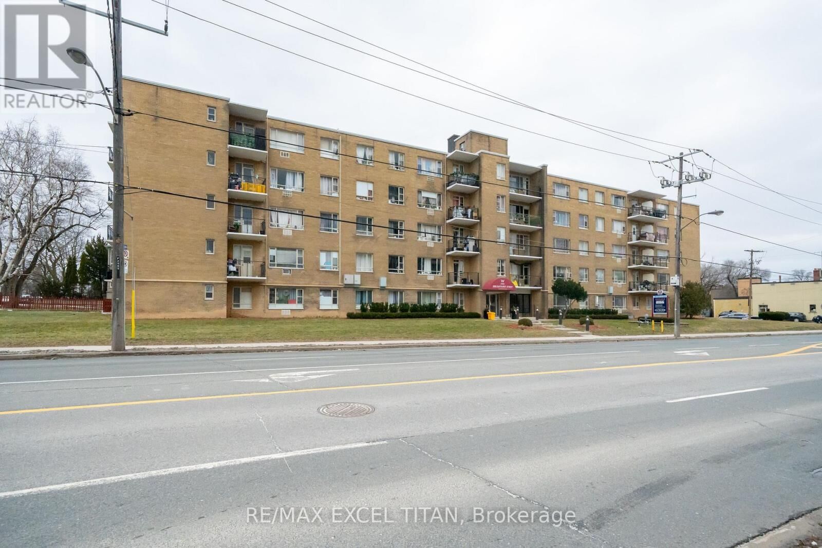 Property Photo:  2895 Bathurst Street 108  ON M6H 3A8 