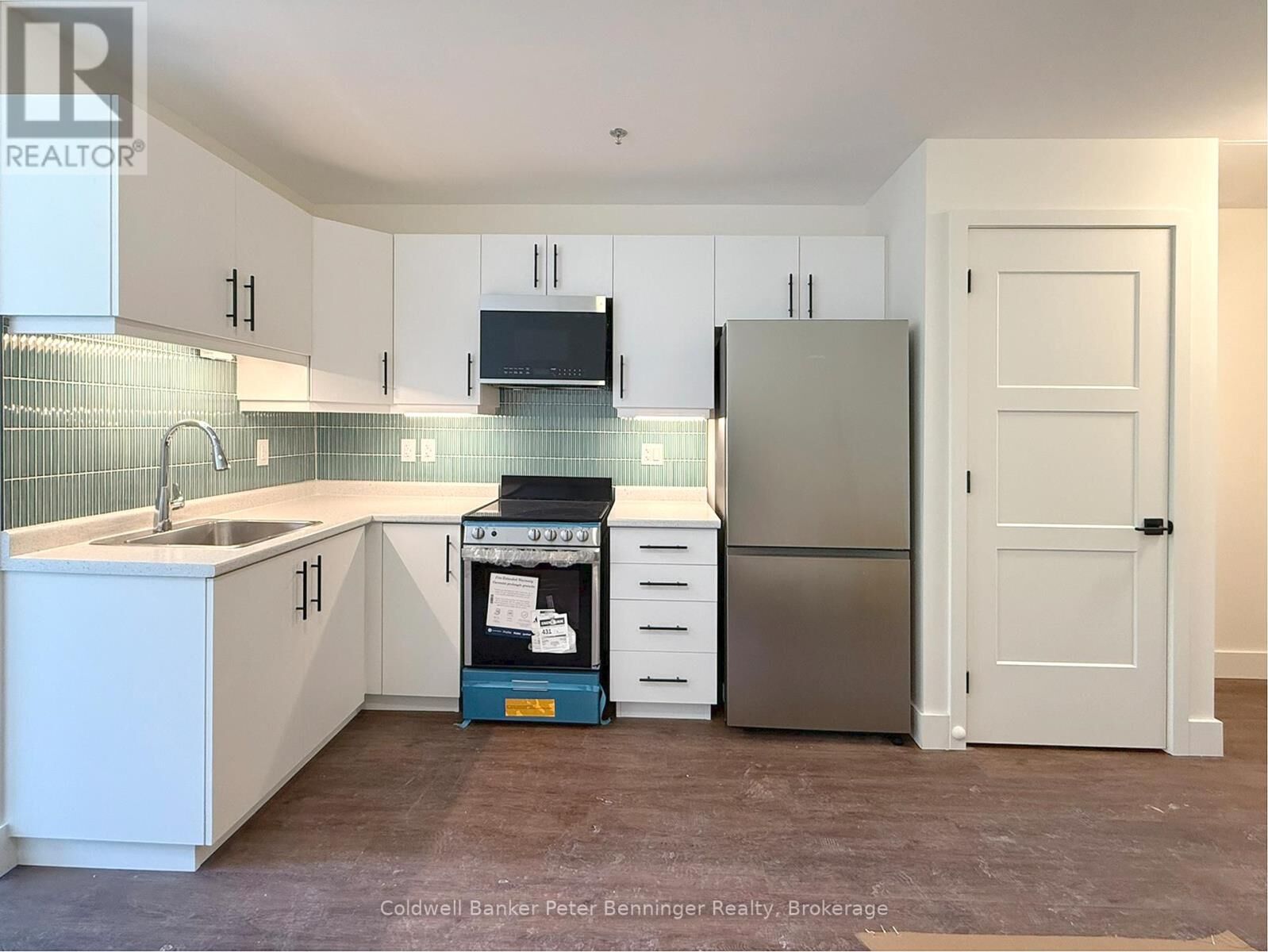 Property Photo: 604 South Queen Street South 202 ON N0G 2N0