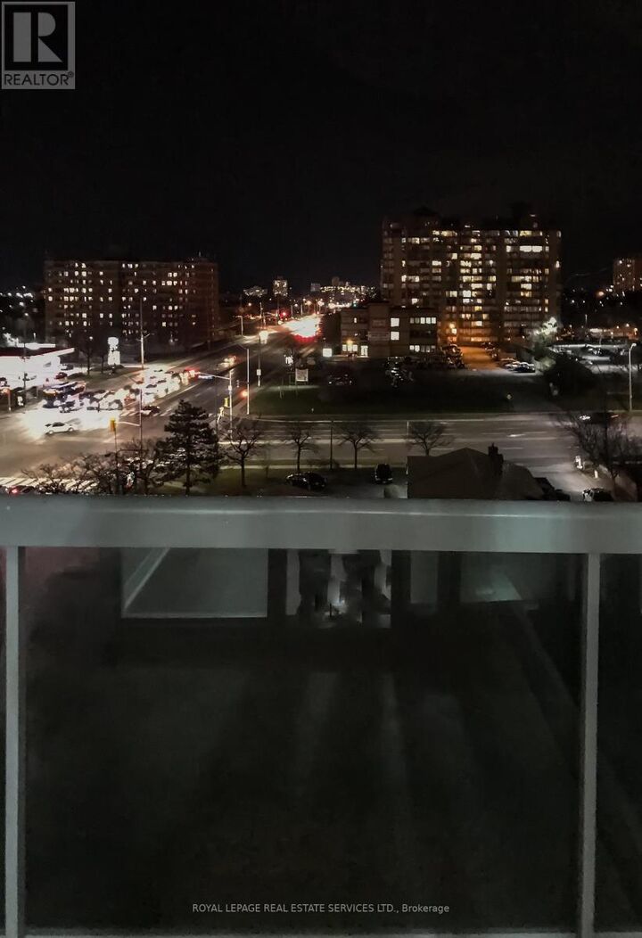 Property Photo:  3504 Hurontario Street 803  ON L5B 0B9 