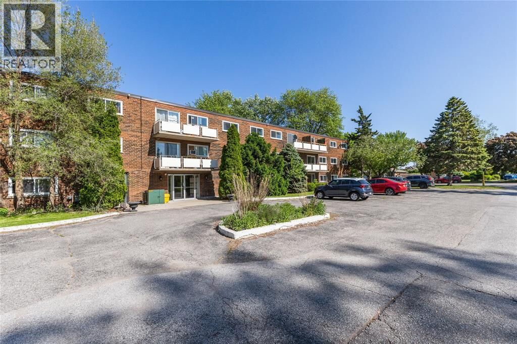 Property Photo:  950 Eastlawn Avenue  ON N7S 1X2 