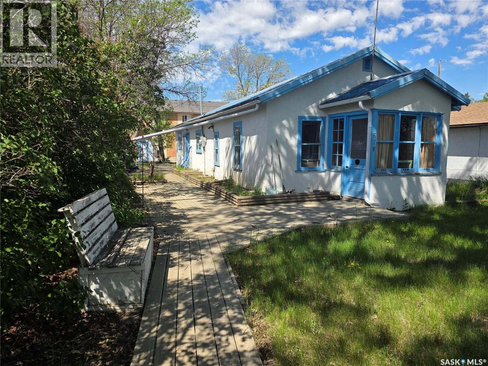 Property Photo: 678 1st Avenue NE SK S9H 2B9