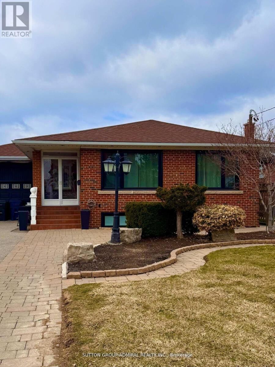 Property Photo: 6 Frankfort Avenue Lower ON M6L 2Y2