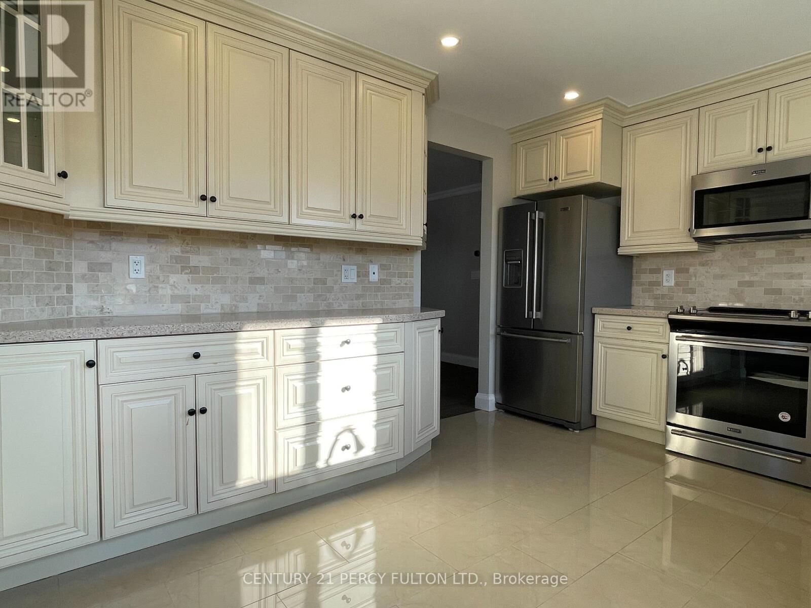 Property Photo: 771 Krosno Boulevard Upper ON L1W 1G5