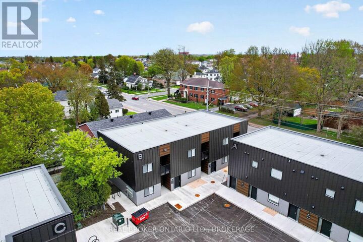 Property Photo: 600 Second Street East Unit #8B ON K6H 4H3