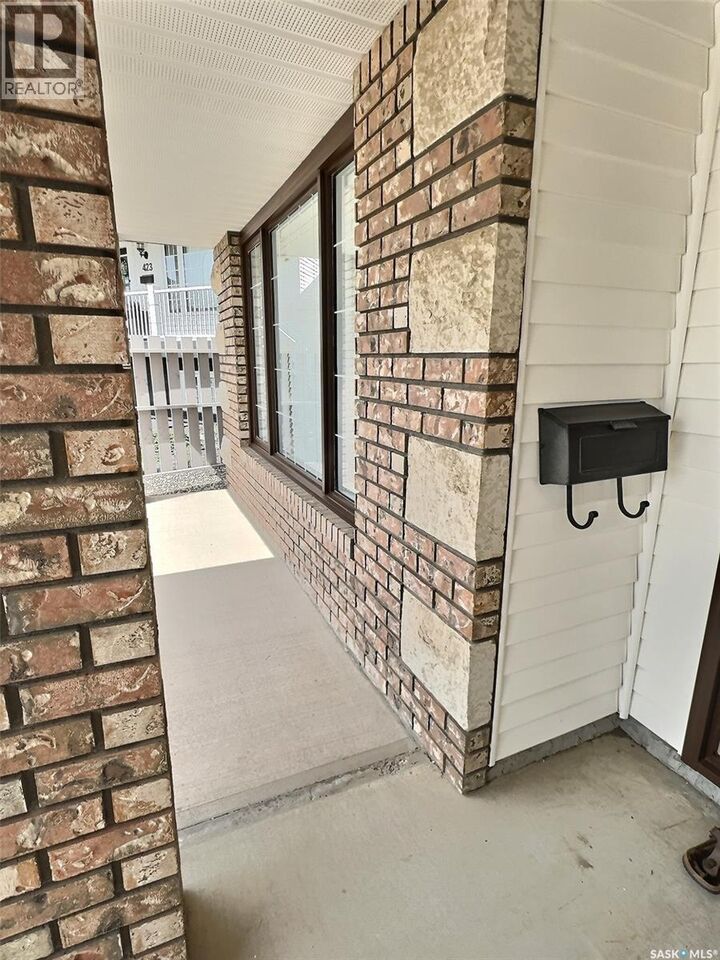 Property Photo:  419 Clasky Drive  SK S4A 2P2 