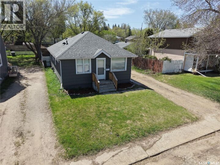 Property Photo: 529 20th Street E SK S6V 1L4