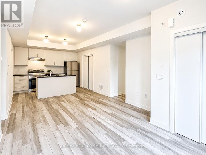 Property Photo:  15100 Yonge Street 6B  ON L4G 4C8 