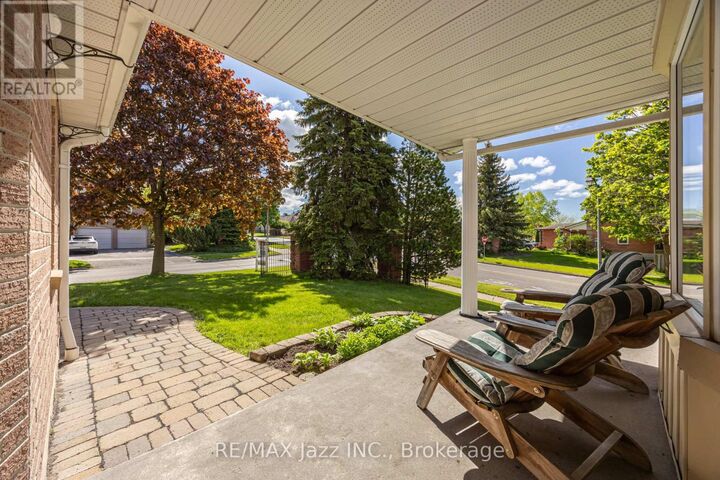 Property Photo:  2 Coomer Crescent  ON L1T 3B6 