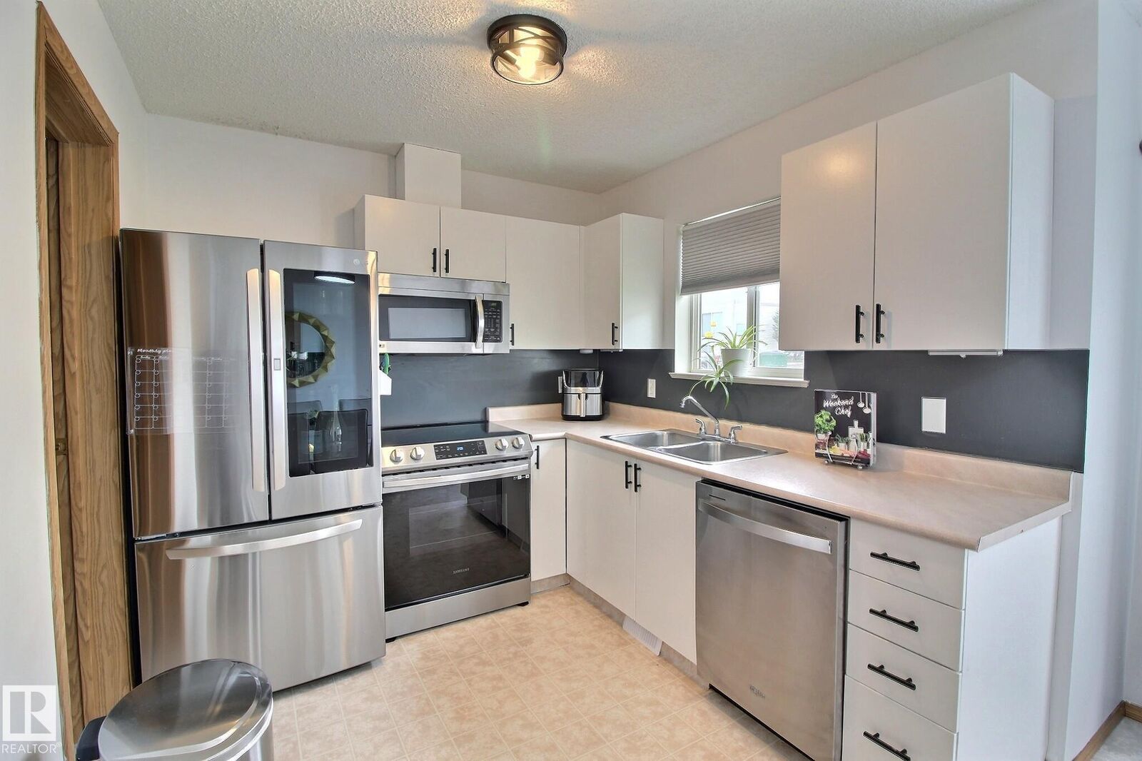 Property Photo:  610 King Street 701  AB T7Z 4J9 