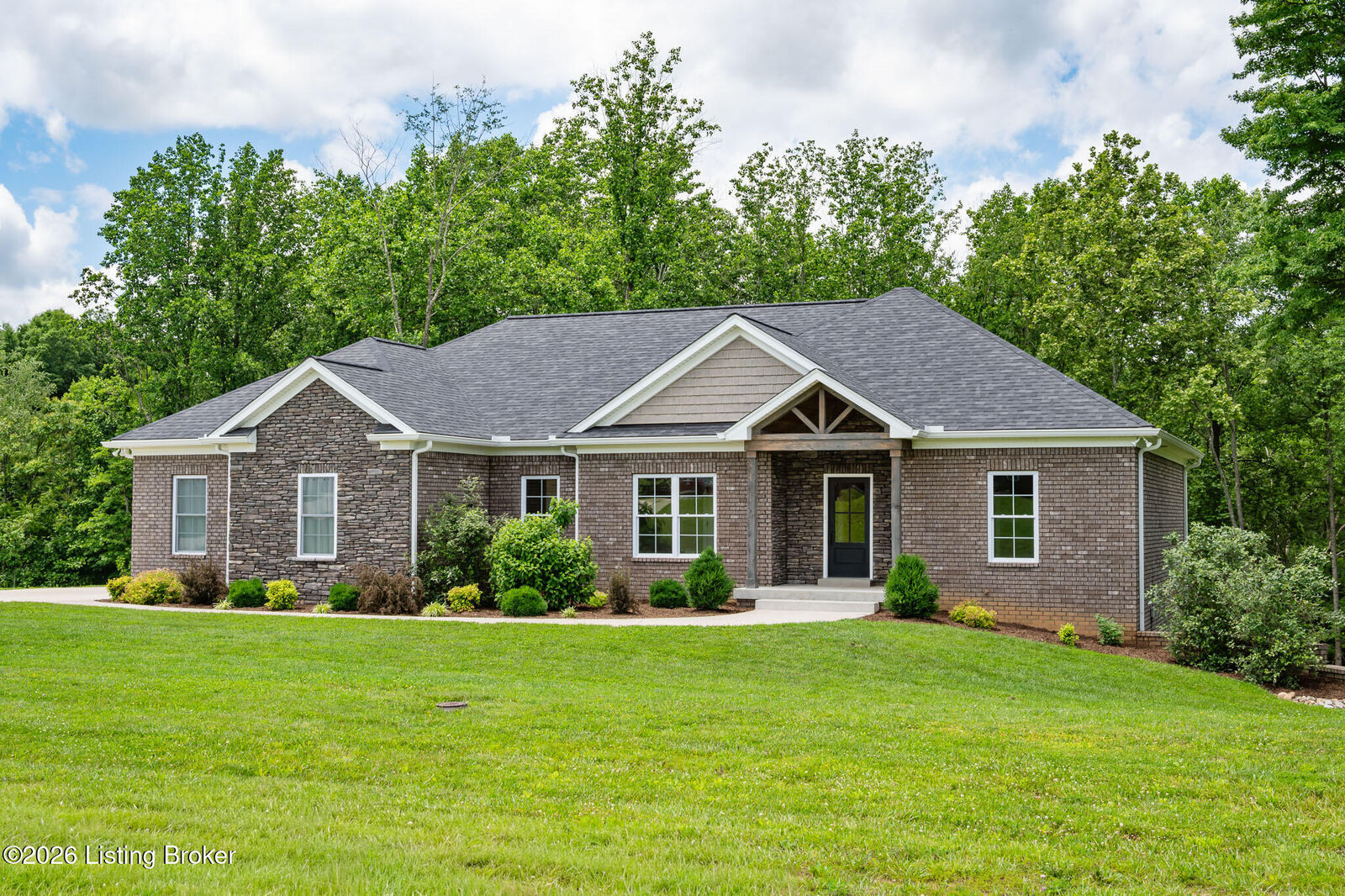 Property Photo: 4808 Sycamore Ridge Ln KY 40031